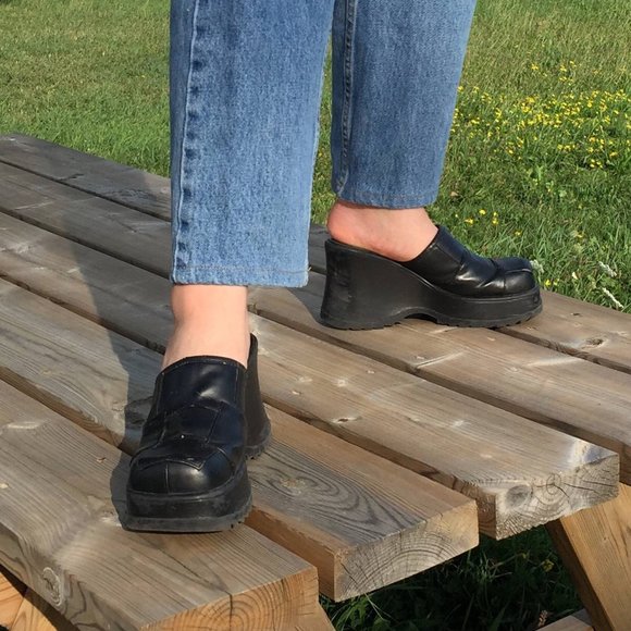 black leather platform wedges - Picture 4 of 4